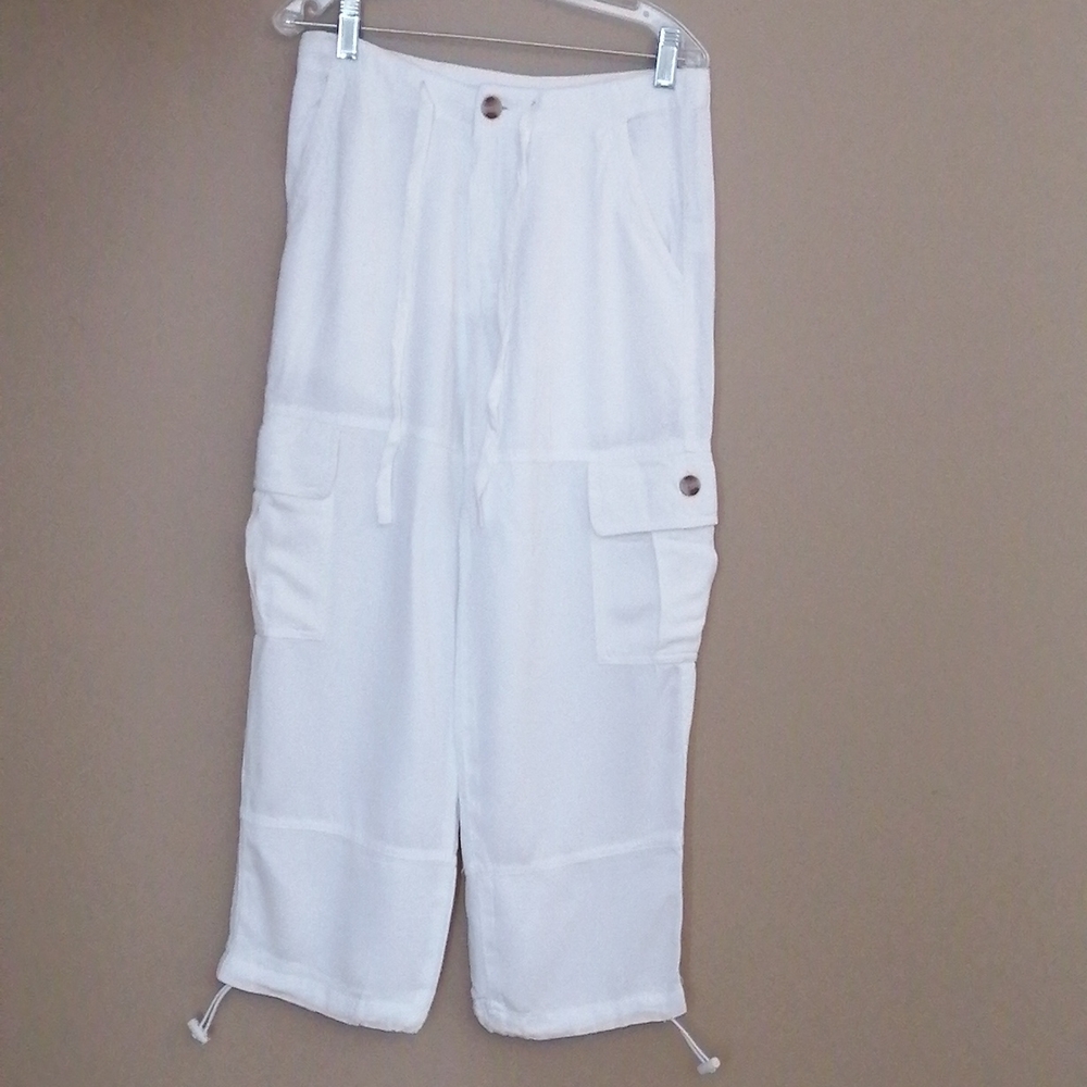 NWT,Joe Fresh, ladies white Capri, Size 0